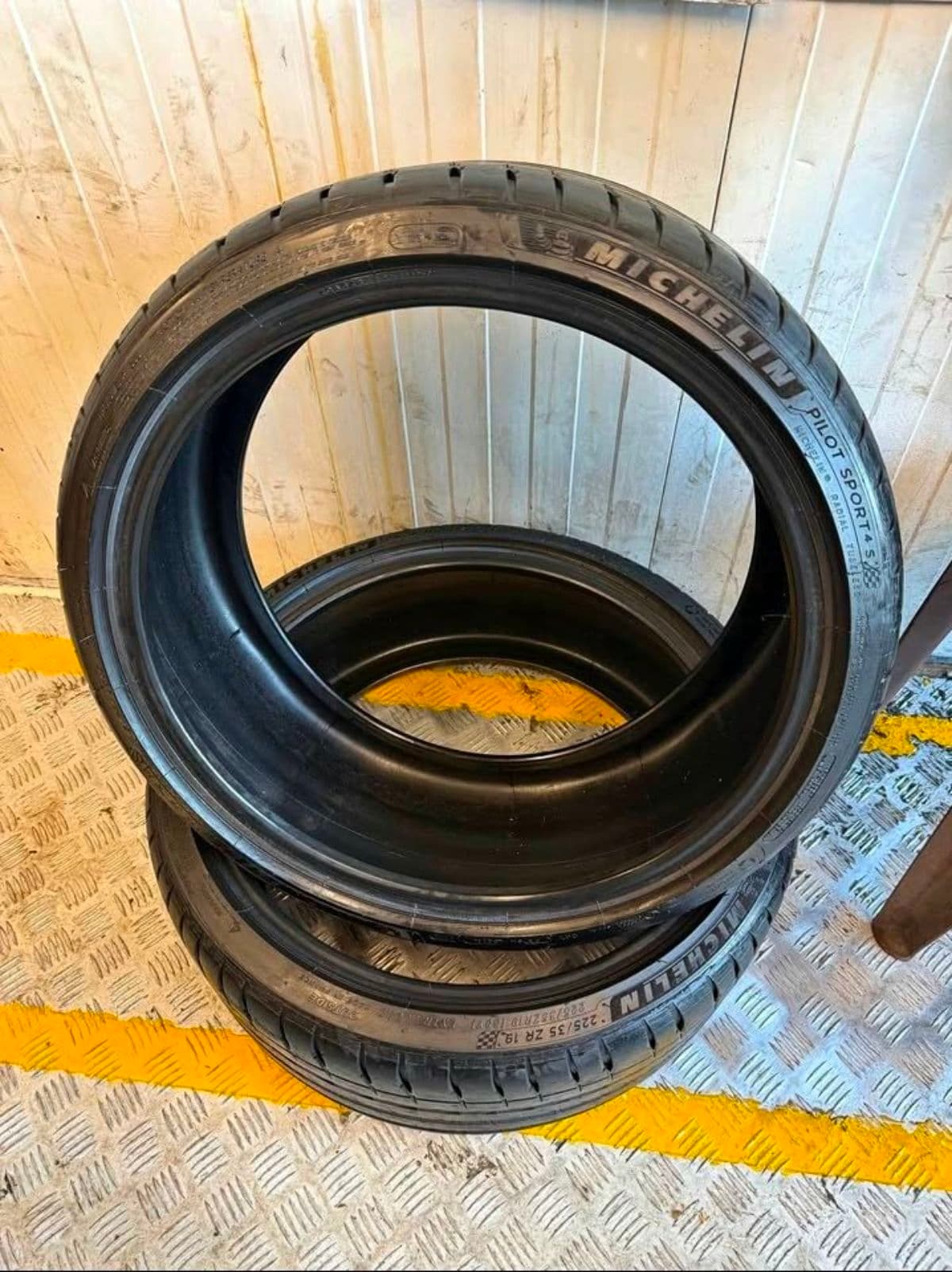 225/35/19 - 2025 Pilot Sport 4S