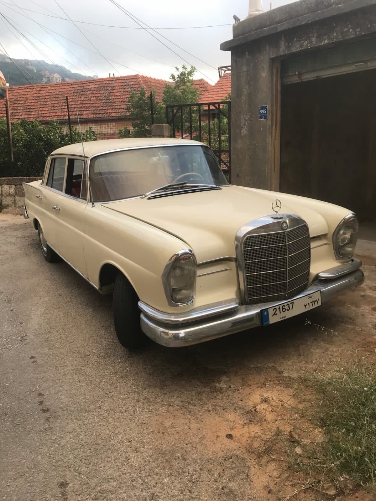 Mercedes-Benz 230SE