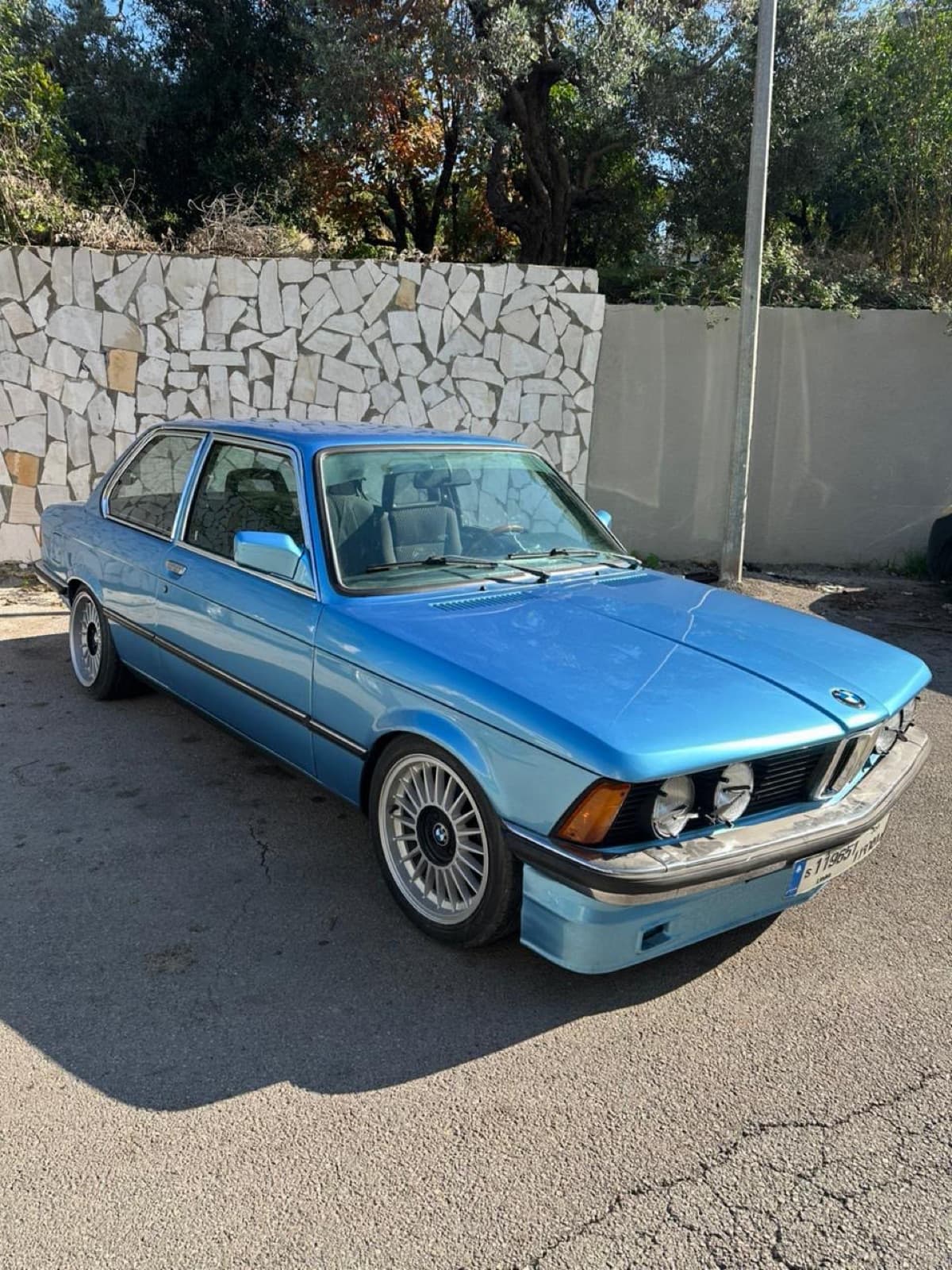 BMW 323i